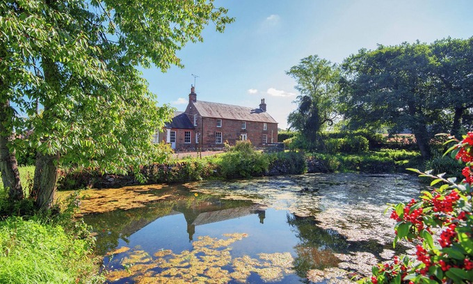 Kirriemuir Other | Spacious luxury- private- peaceful- exclusive- surrounded by nature. Hot tub.
