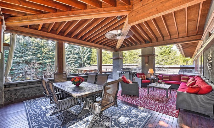 Hailey House | Spacious Luxury Retreat w/Private Hot Tub & Pool!