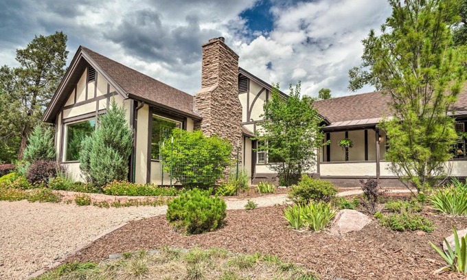 Manitou Springs House | Spacious Manitou Home with Views in Central Location