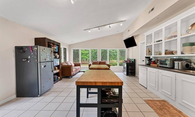 Southern Pines House | Spacious Master Bed & Bath for rent in Southern Pines with WiFi and AC