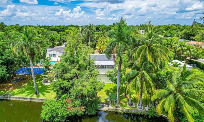 El Portal House | Spacious Miami Home by the River, Perfect Location