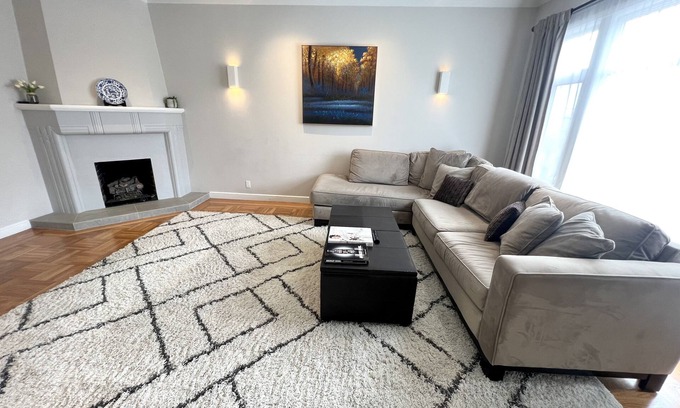 Sunset District House | Spacious modern 3BR/3BA House with yard, hottub & parking - with flexible lease!