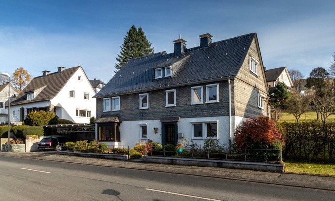 Untervalme House | Spacious, modern vacation home with large garden, near Winterberg