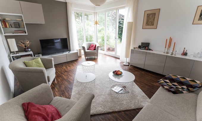 Schlutup House | Spacious, modern dream house in a quiet location