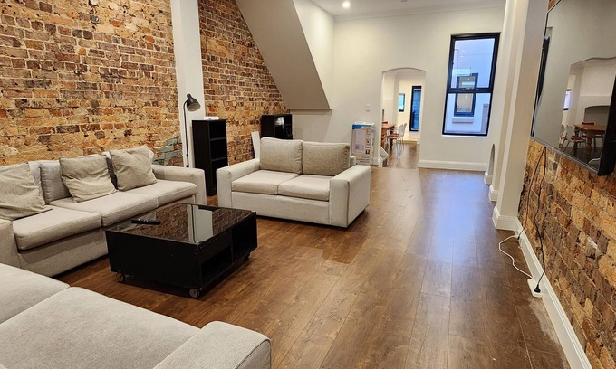 Camperdown House | Spacious & Modern Private Rooms in Camperdown - Close to City and Universities