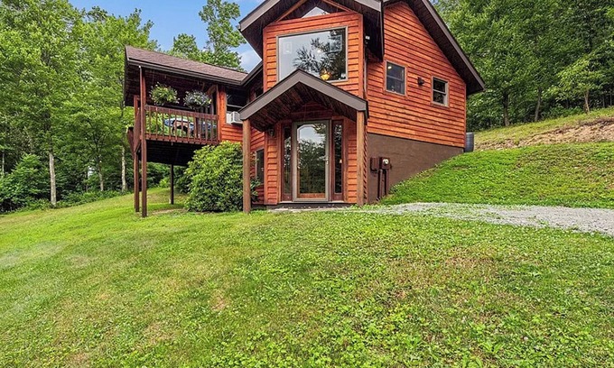 Champion Cabin | Spacious Mountain Lodge~Secluded Escape, Your Base in the Laurel Highlands!