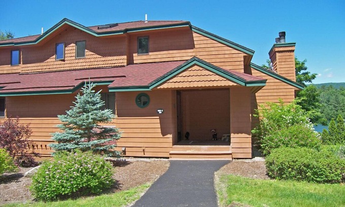 North Woodstock House | Spacious, multi-level, FP, deck, lake view, pool & fitness club. D0307 by LRS