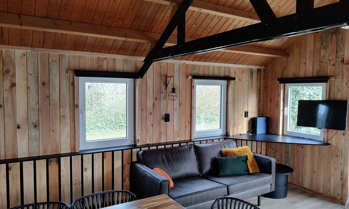 Bant House | Spacious Nature Retreat