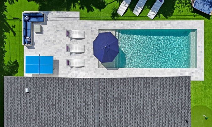 Tropic Palms House | Spacious New 4BR Mins to Beach