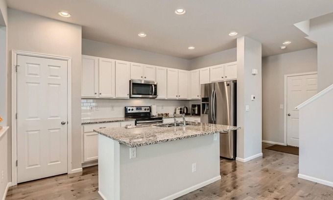 Gateway House | Spacious Newer Home, features 3 beds and 2.5 baths