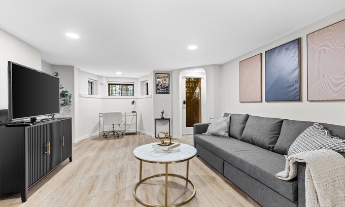 Logan Circle Apartment | Spacious NW Apt Steps to 14th Street Corridor