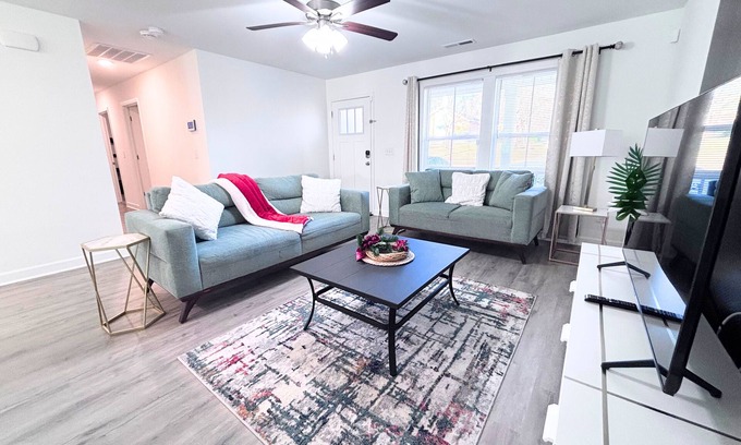 University Place House | Spacious One Level, 5 BED Home in Beautiful Charlotte