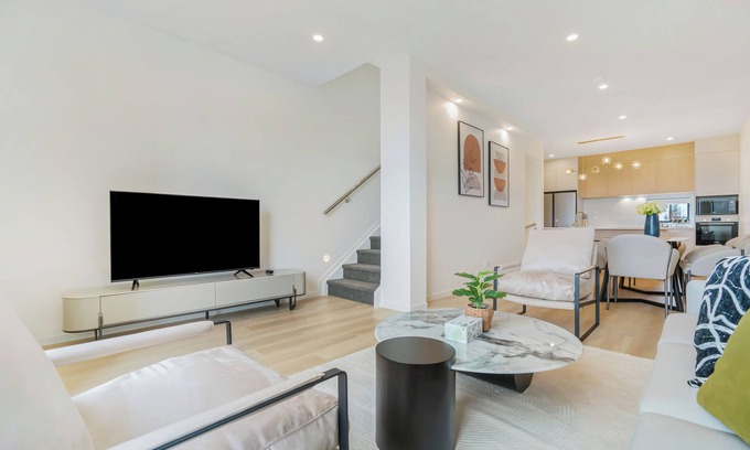 Auckland Central Business District House | Spacious Parkview 3-Bedroom Villa with garage Unit 45