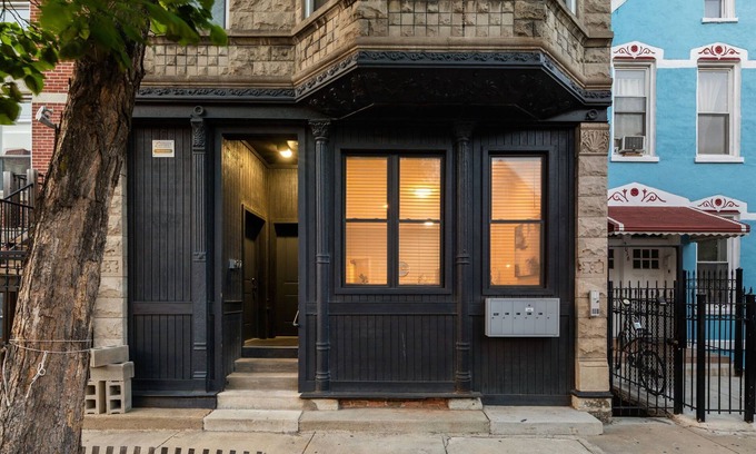 Heart of Chicago Apartment | Spacious Pilsen 4 Bed 4 Bath Family Retreat