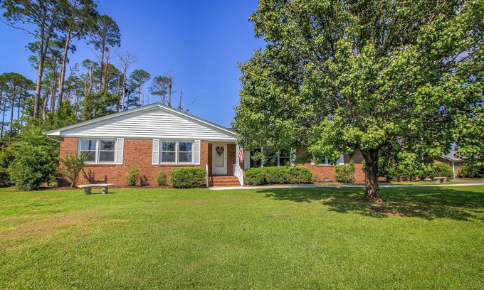 Morehead City House | SPACIOUS & PRIVATE PET FRIENDLY WATERFRONT HOME NEAR DOWNTOWN HISTORIC BEAUFORT