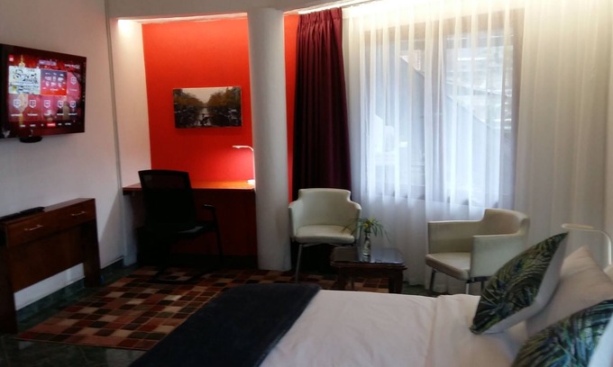 Salatiga Bed & Breakfast | Spacious private room in local and green environment
