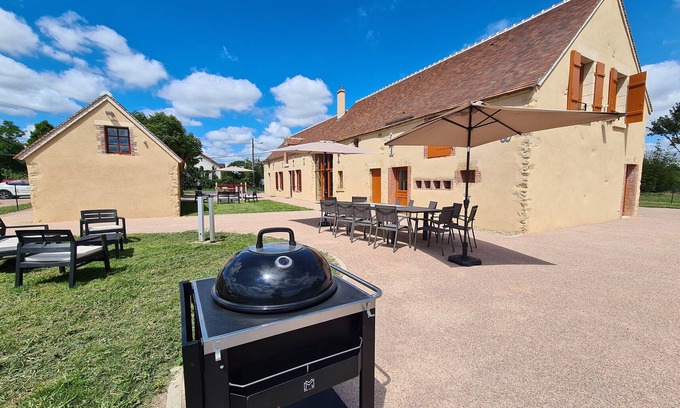 Le Magny House | Spacious Renovated Cottage for 20, Near George Sand's Home, Golf & Lake, 4-Star Amenities