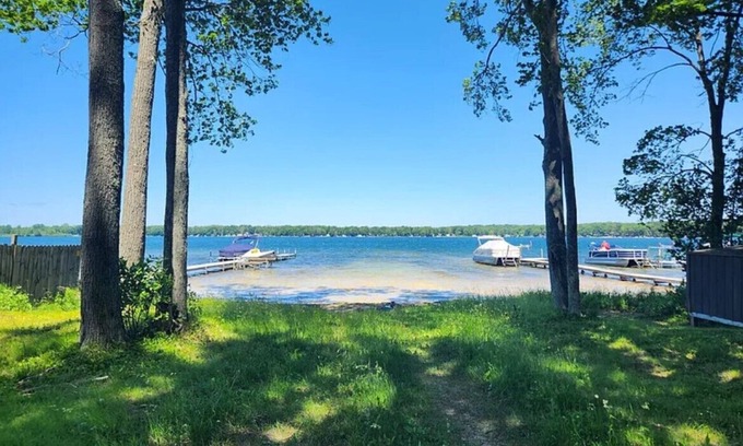 Baldwin Cottage | Spacious/Renovated Wolf Lake Cottage
