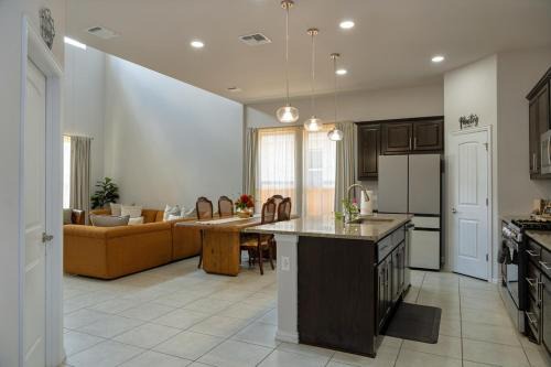 Manchaca House | Spacious Retreat - 3 King Beds - Free Parking