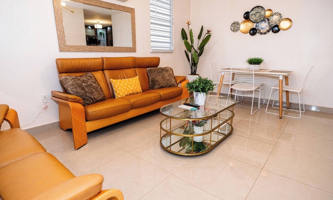 Bucana House | Spacious Retreat with Private Jacuzzi and Tropical Patio