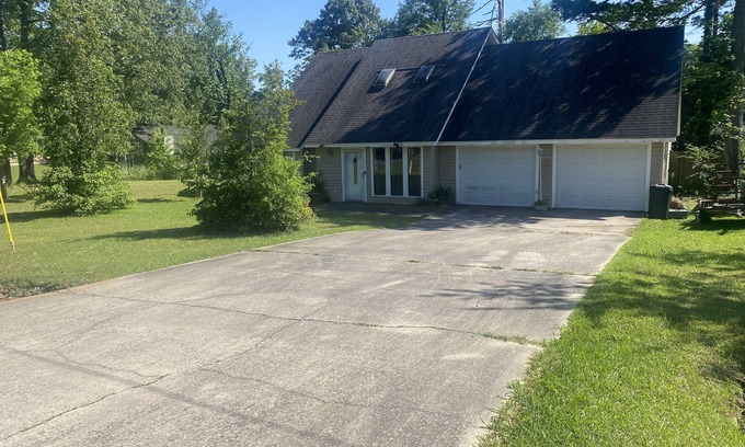 Claiborne House | Spacious room in quiet subdivision