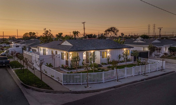 Midway City House | Spacious Socal Villa Minutes to Disneyland and Attractions