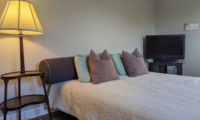 Chalmette House | Spacious Studio in Lovely, Safe Neighborhood