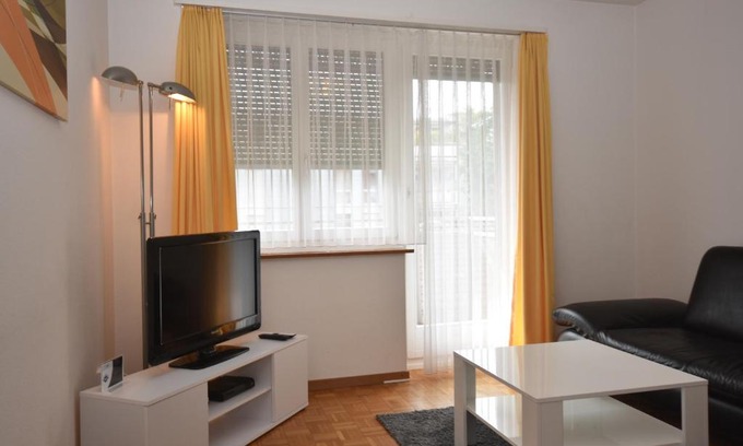 Muhlebach Apartment | Spacious studio near lake and opera - Mill 512