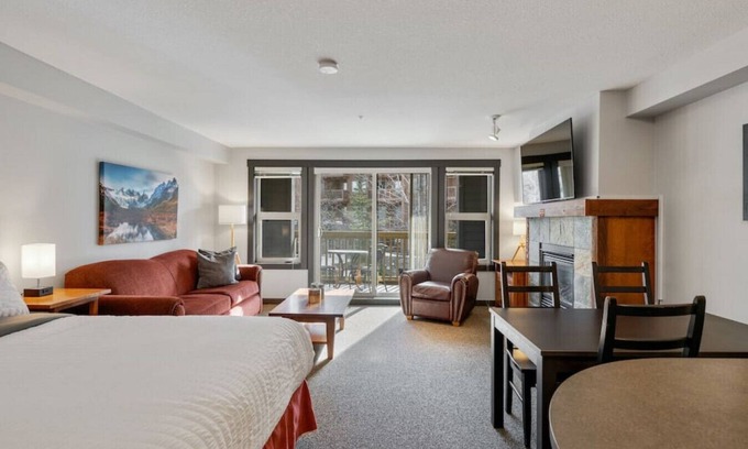 East Kootenay Condo | SPACIOUS Studio | Ski In/Out | Pool & Hot Tubs | In the Heart of PANORAMA RESORT