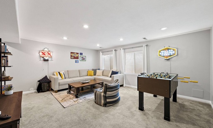 South Jordan House | Spacious, Stylish, & Perfect for Families! Centrally Located Near Everything!