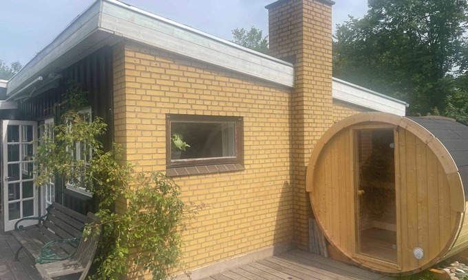 Vejby House | Spacious summer house with pool.