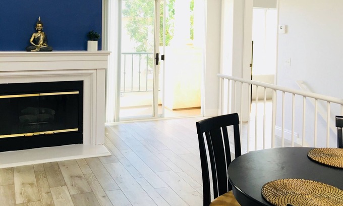 University City House | Spacious & Sunny Luxurious Townhouse La Jolla UTC