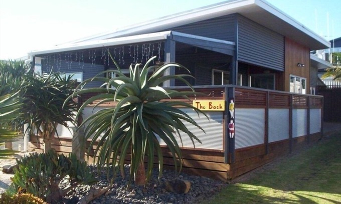 Whiritoa House | Spacious, sunny, modern bach.