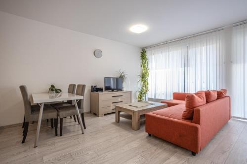 Karlin Apartment | Spacious Terrace Apartment with free private parking