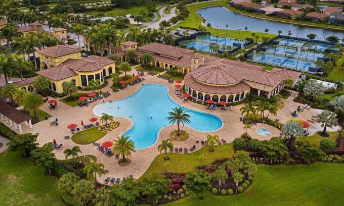 Gran Paradiso House | Spacious Townhome in Resort Style Community