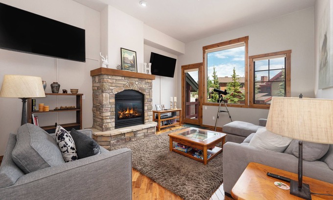 Bear Crossing House | Spacious townhouse w/hot tub & slope shuttle