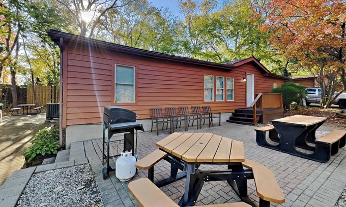 Put-in-Bay House | Spacious Vacation Home - Put-in-Bay - Sleeps 16 w/5 BR, 3 BA. Big Pool- IC66