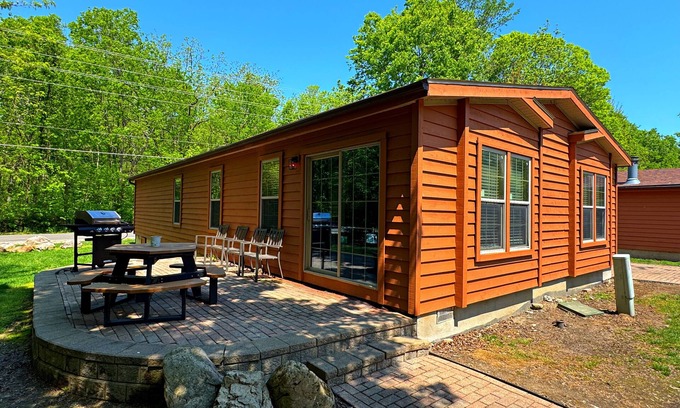 Put-in-Bay House | Spacious Vacation Home on Put-in-Bay -Sleeps 16 w/5 BR, 2 BA Big Pool- IC111
