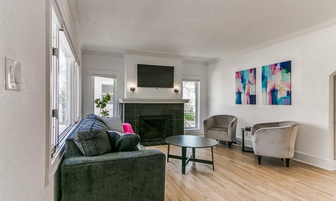 West Des Moines House | Spacious Valley Junction Retreat