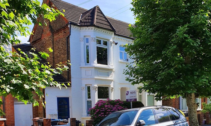 Wimbledon Apartment | Spacious Victorian Wimbledon Flat on leafy street