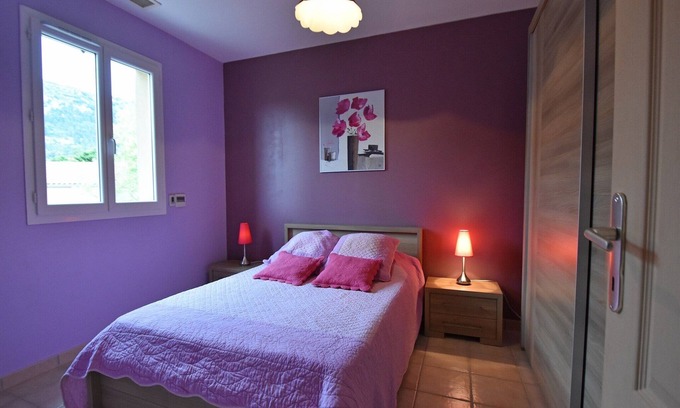 Beaumes-de-Venise Villa | Spacious Villa with Pool