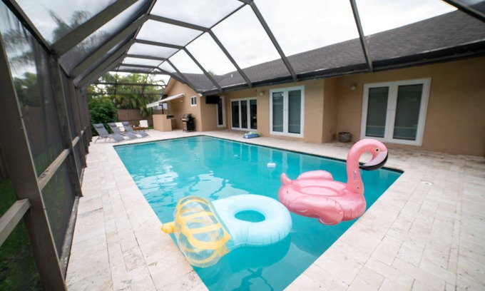 Ludlam Villa | 🏖Spacious Villa 🌴 4-Bedroom with Heated Pool 🤩🔥