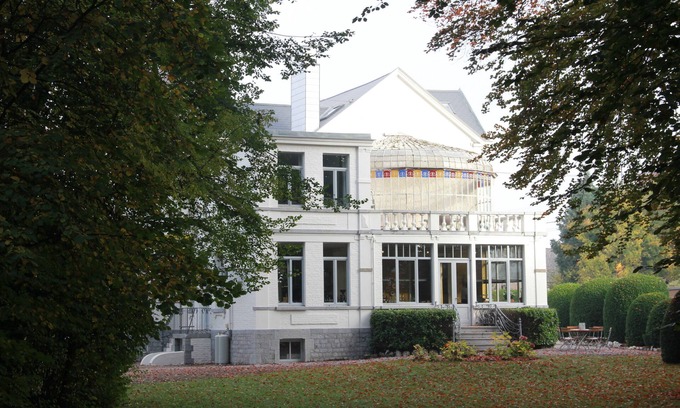 Chimay Villa | Spacious villa with 6 beautifully decorated bedrooms set in 80 acres of parkland