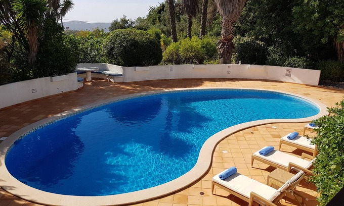 Alfeicao Villa | Spacious villa with large pool close to Loule