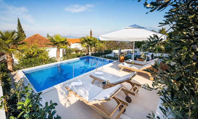 Sutivan Villa | Spacious villa with private pool, 100m to beach sea views, terraces and gardens