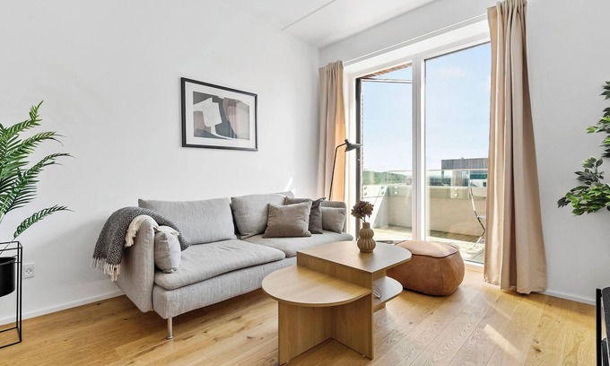 Aarhus C Apartment | Spacious waterfront apartment with marina views