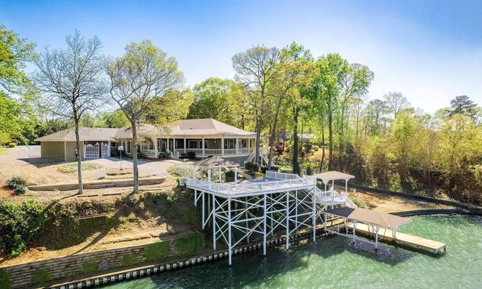Wetumpka House | Spacious Waterfront House with dock on beautiful Lake Jordan
