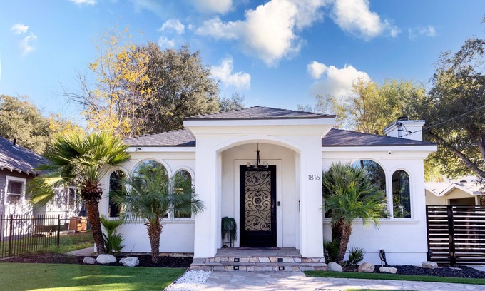 North Central House | Spacious, Well-Appointed, Lux/Modern Touches w/Pool Table, Ping-Pong & Fire Pit