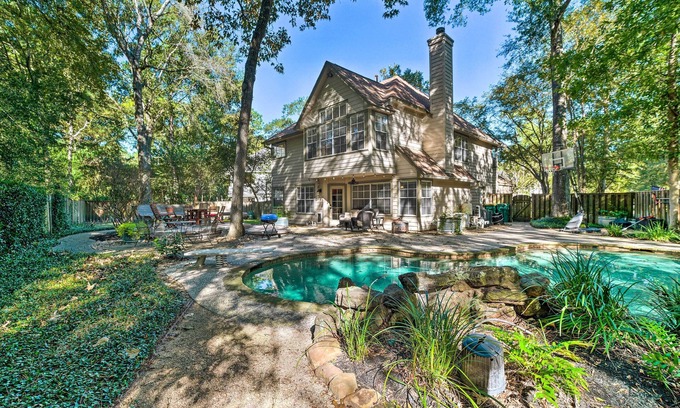 Alden Bridge House | Spacious Woodlands Home: Pool & Outdoor Oasis