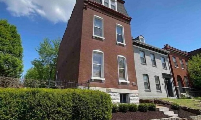 Benton Park Apartment | SpaciousOne Bedroom Apartment